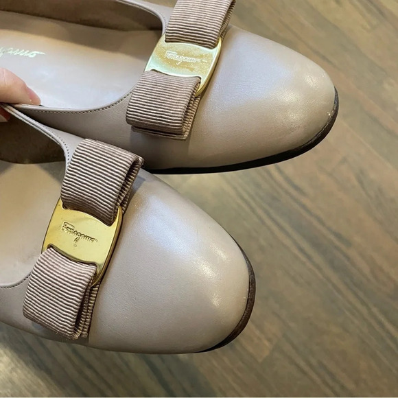 Salvatore Ferragamo Vara Bow Leather Pumps size 11 - Picture 7 of 13
